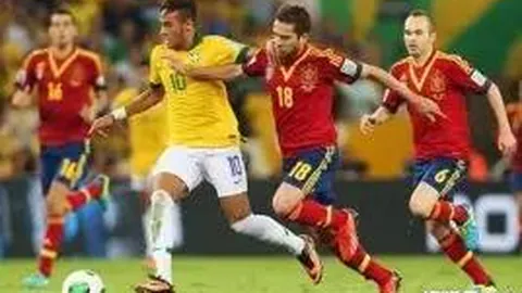 “申花客场0-1惜败横滨，路易斯错失进球良机”